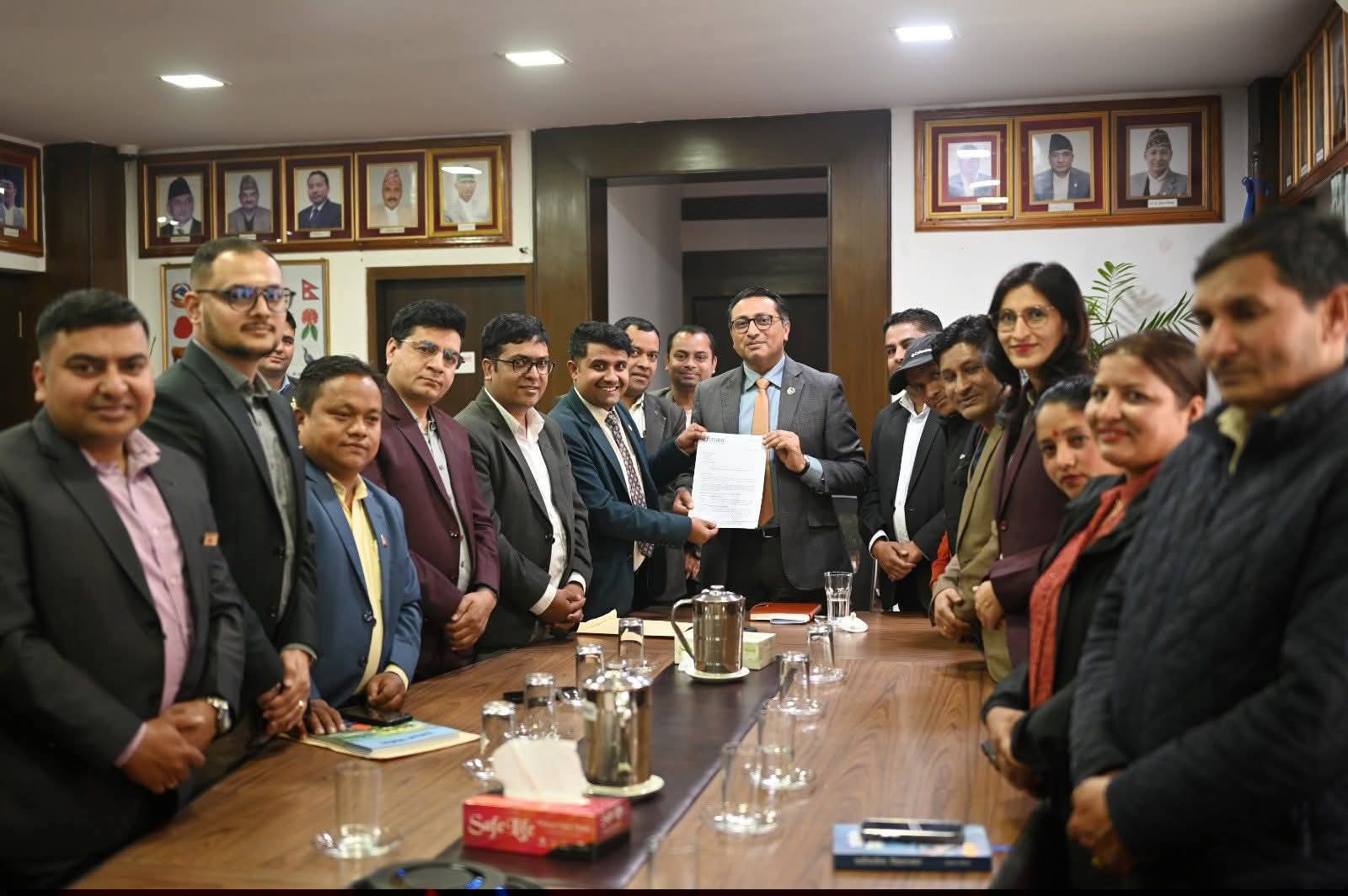 इमानसँग अर्थमन्त्री : सञ्चार क्षेत्रसँग सहकार्य गर...